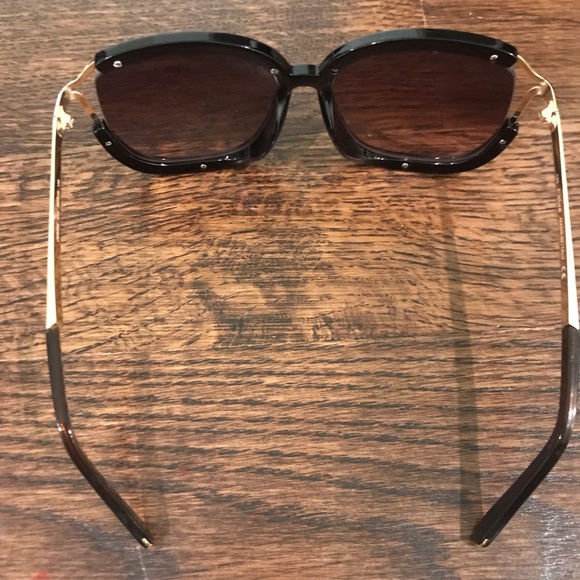 Chloe Sunglasses Black Tinted With Gold Frames - Picture 8 of 8